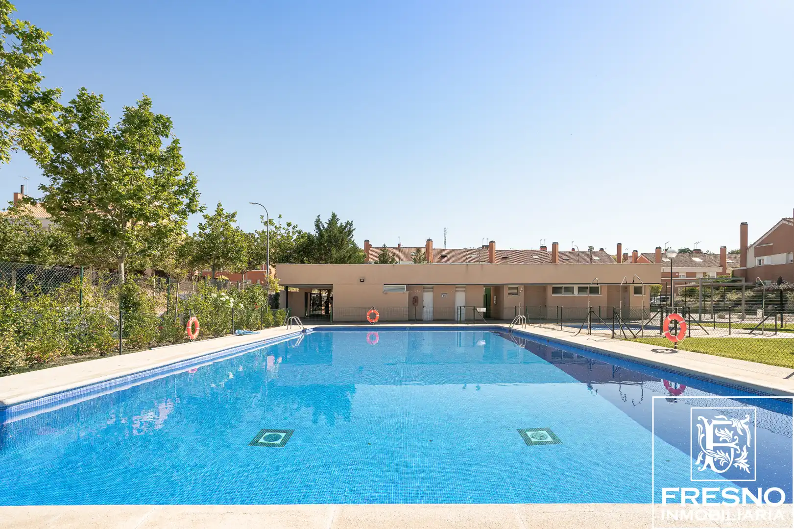 Piscina de Casa adosada en venda en Cobeña amb Aire condicionat, Calefacció i Jardí privat