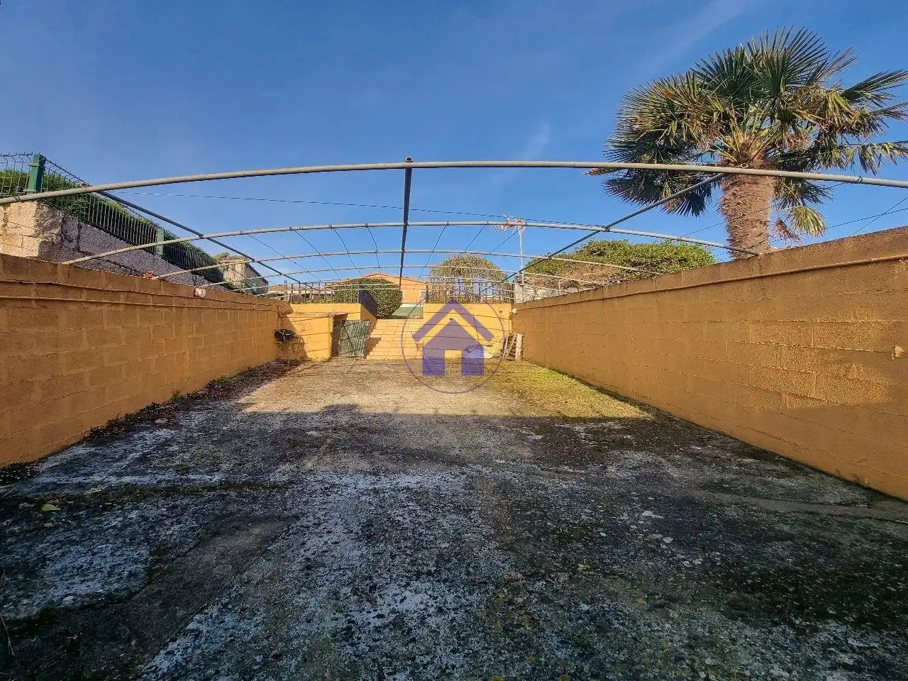 Parking of Houses for sale in Nigrán  with Private garden