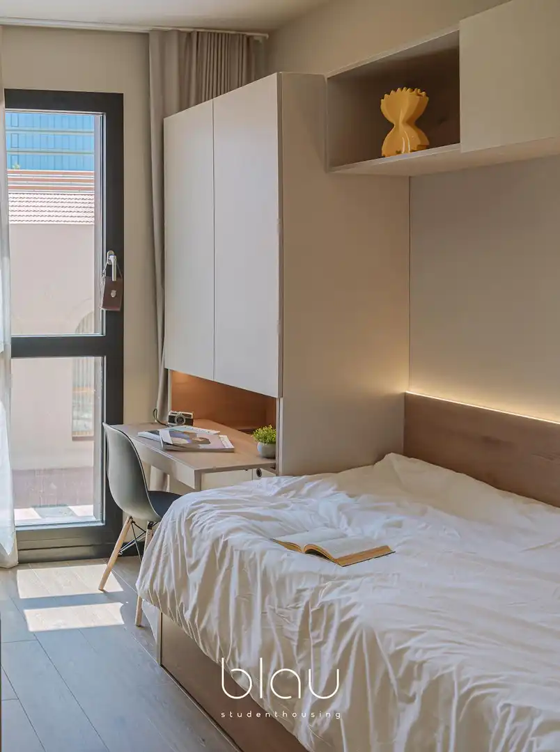 Schlafzimmer von Wohnung zur Miete in Barcelona mit Heizung, Privatgarten und Fernseher