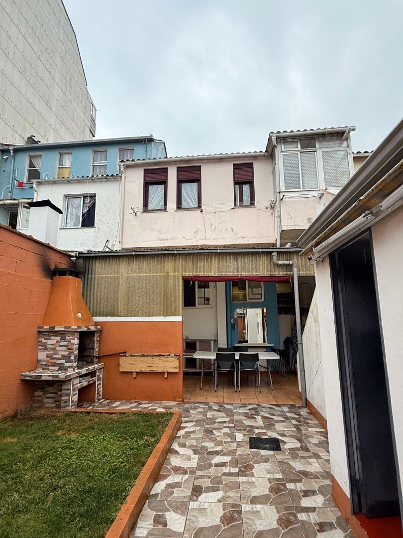 Vista exterior de Casa o xalet en venda en Ferrol amb Jardí privat i Traster