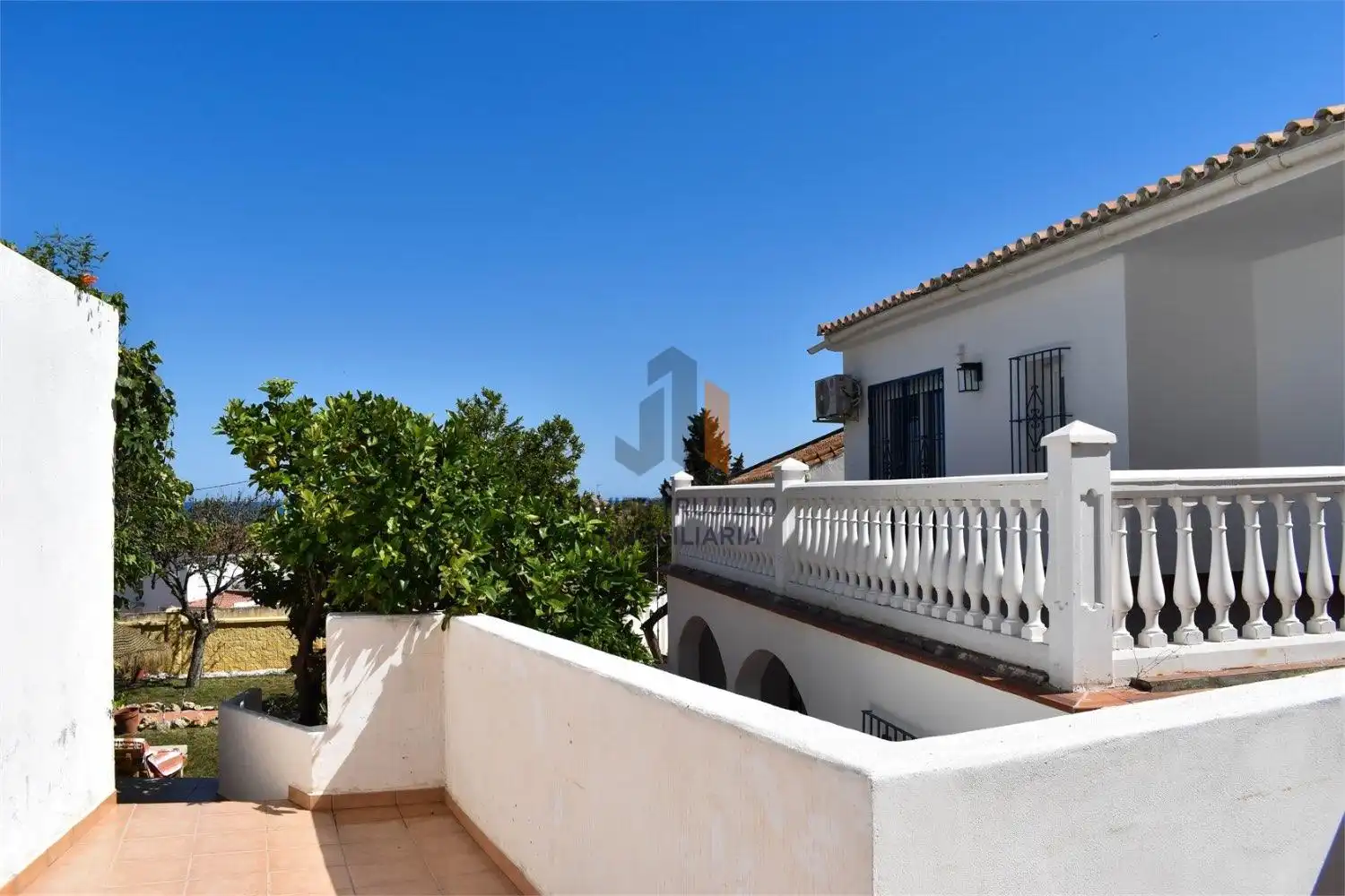 Vista exterior de Casa o xalet en venda en Vélez-Málaga amb Terrassa, Traster i Moblat