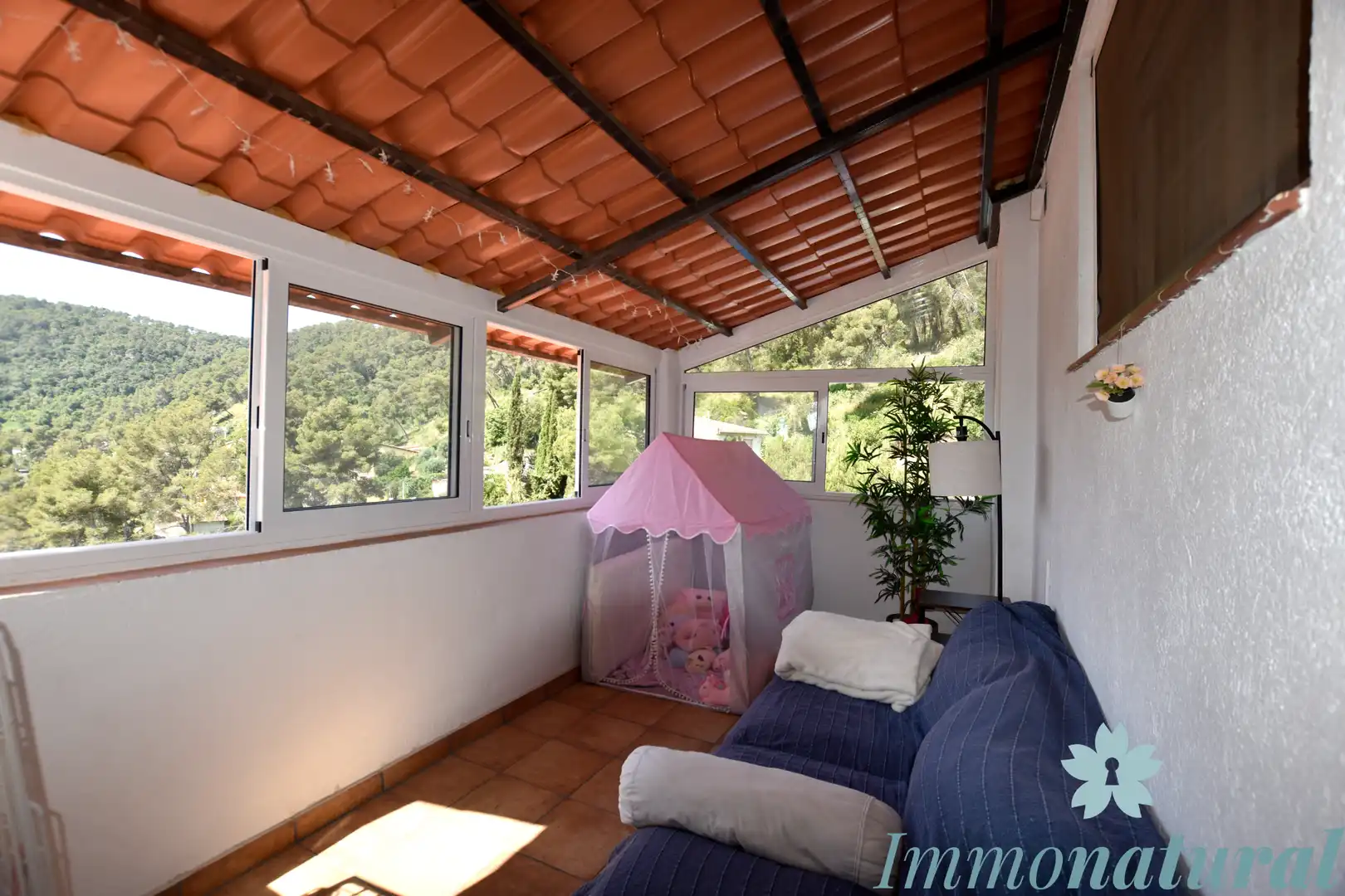 Habitación de Casa o chalet en venta en Torrelles de Llobregat con Aire acondicionado, Calefacción y Jardín privado