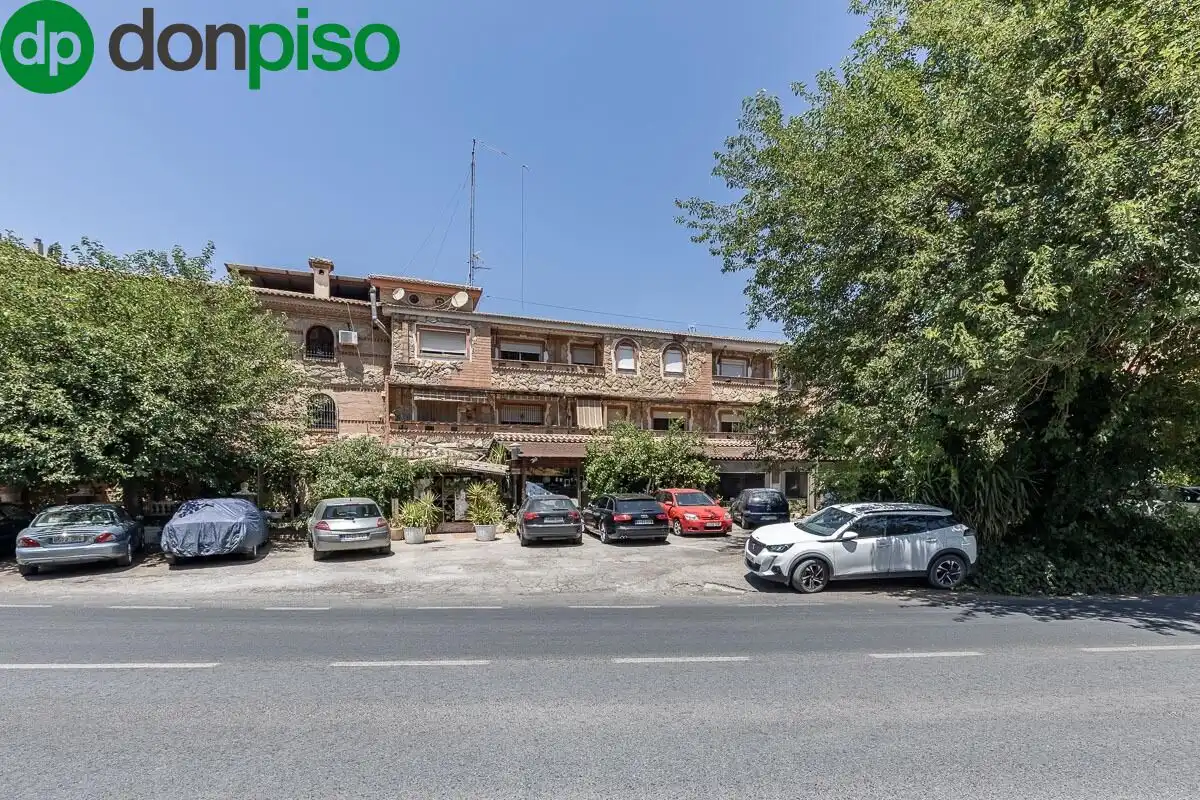 Vista exterior de Local en venta en Pinos Genil con Terraza