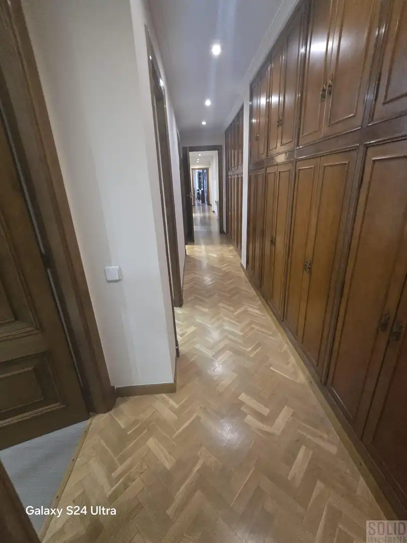 Flat for rent in Valencia  with Air Conditioner and Balcony