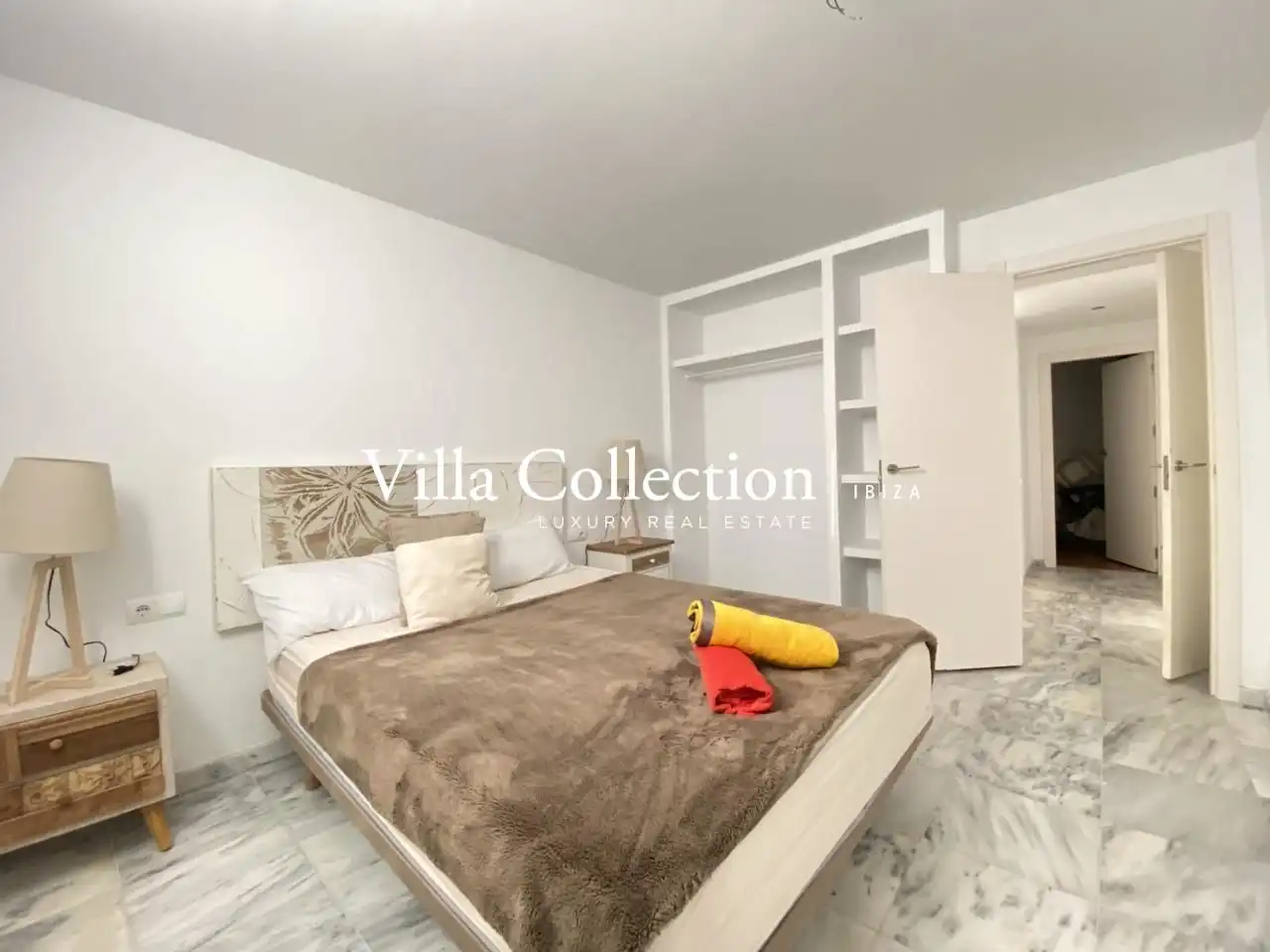 Schlafzimmer von Einfamilien-Reihenhaus zum Verkauf in Sant Josep de sa Talaia mit Privatgarten, Terrasse und Schwimmbad