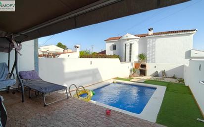 Swimming pool of Single-family semi-detached for sale in Vinaròs  with Air Conditioner, Heating and Private garden