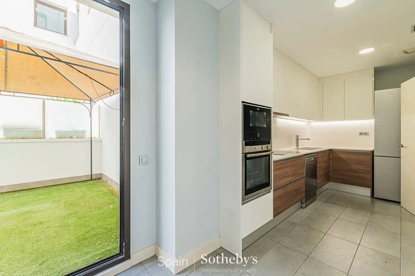 Cocina de Apartamento en venta en Barcelona con Aire acondicionado, Calefacción y Terraza