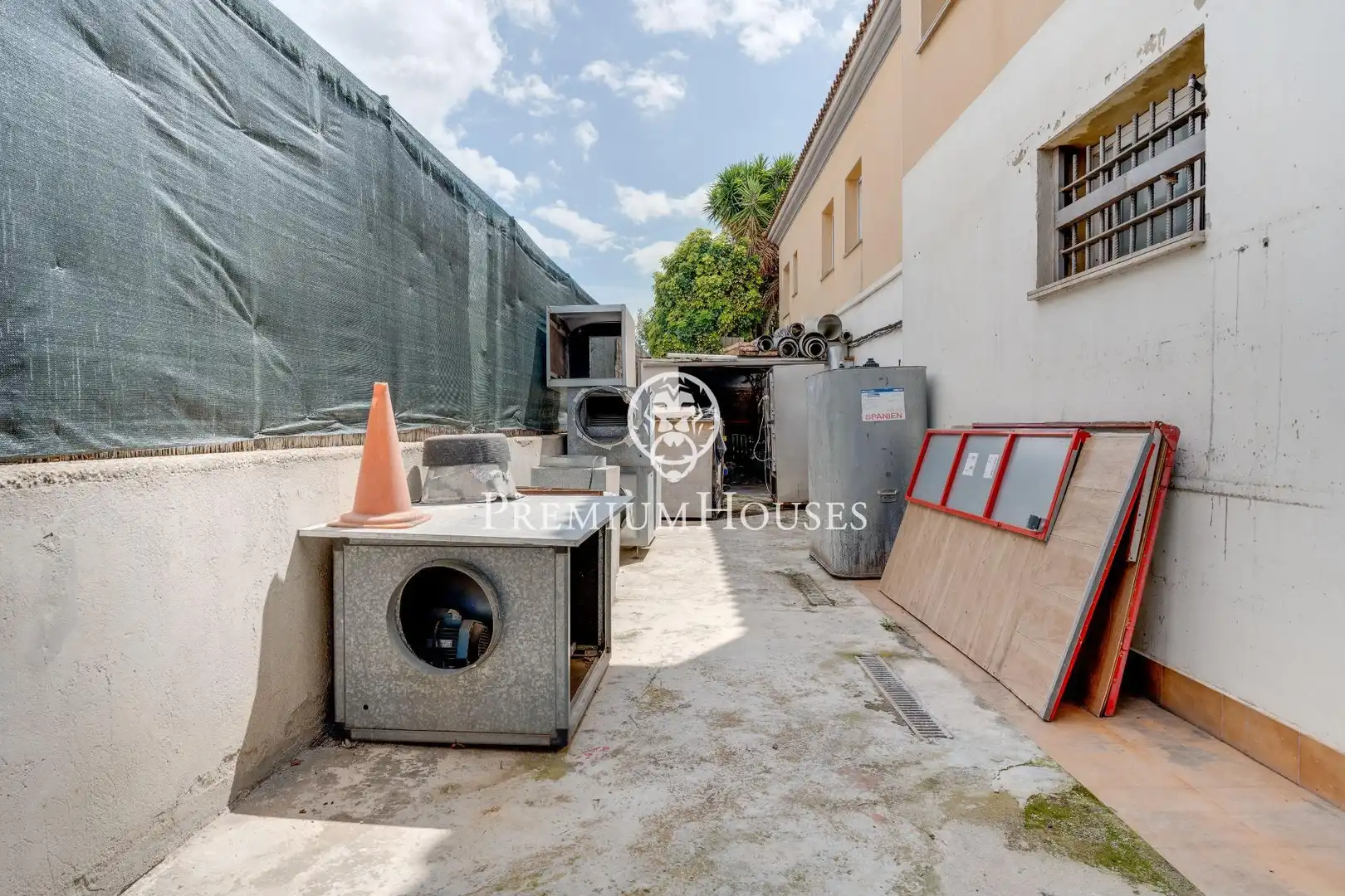 Vista exterior de Casa o chalet en venta en Vilanova i la Geltrú con Aire acondicionado, Calefacción y Jardín privado