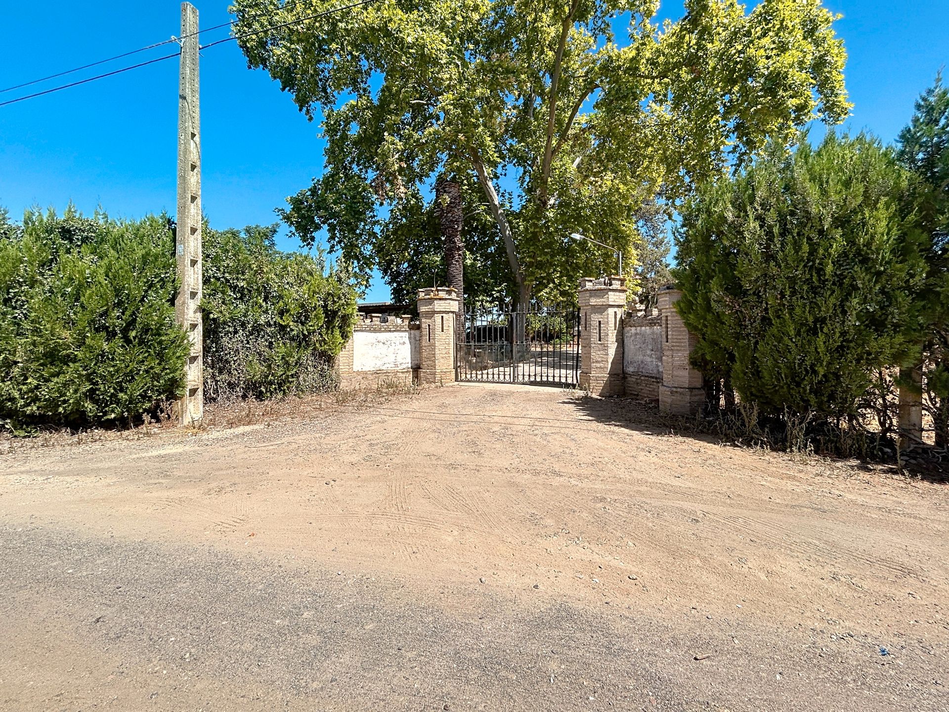 Vista exterior de Finca rústica en venda en Villanueva del Ariscal amb Jardí privat, Terrassa i Piscina