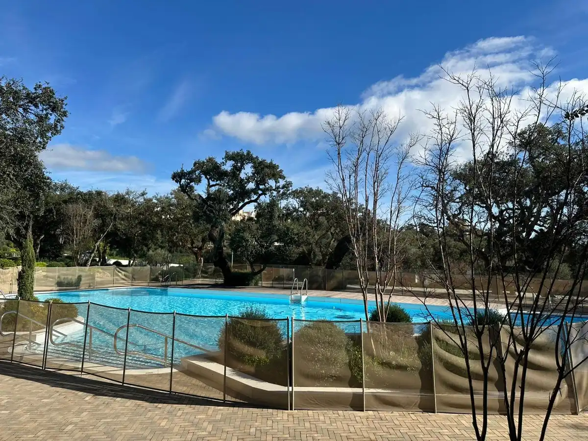 Piscina de Apartamento en venta en Madrid con Aire acondicionado y Microondas