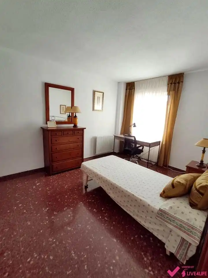 Bedroom of Flat for rent in Valencia  with Air Conditioner, Heating and Furnished