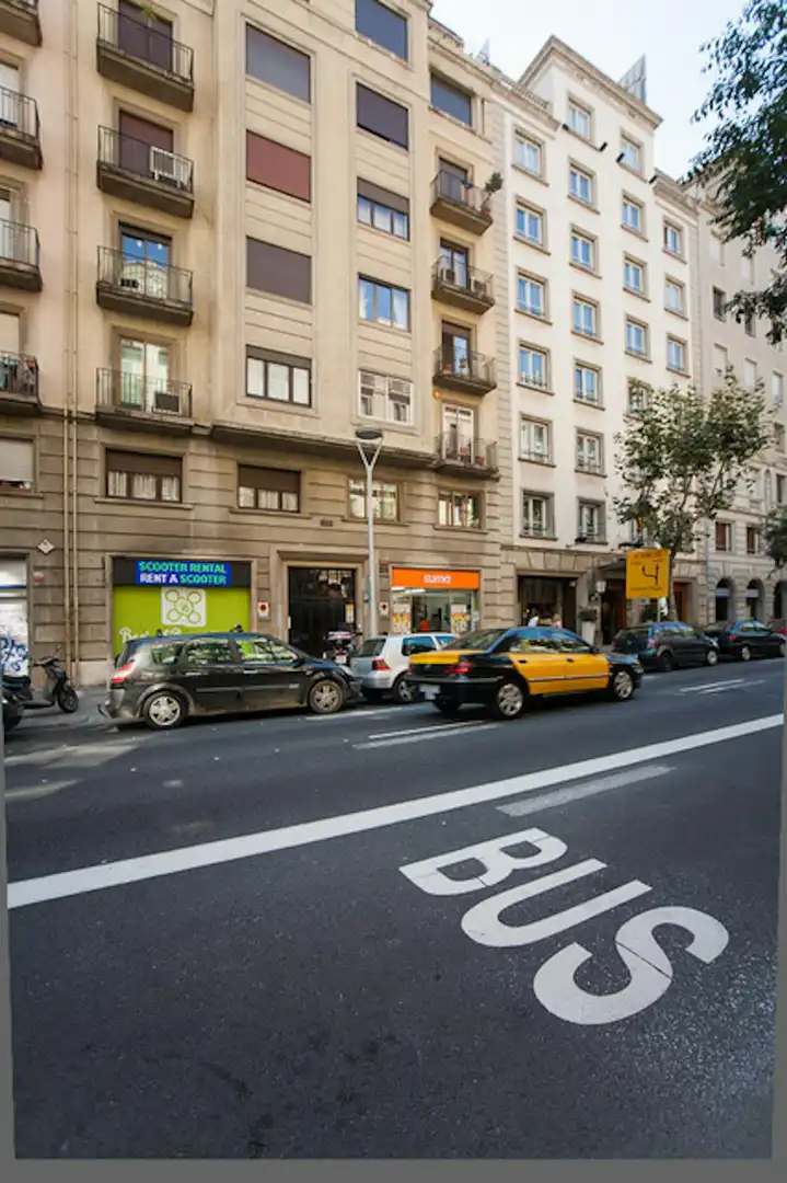 Vista exterior de Piso para compartir en Barcelona con Calefacción, Amueblado y Lavadora