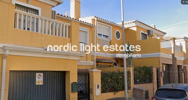 Casa-chalet en Venta en Distrito Zeta - Recinto Ferial Cortijo de Torres