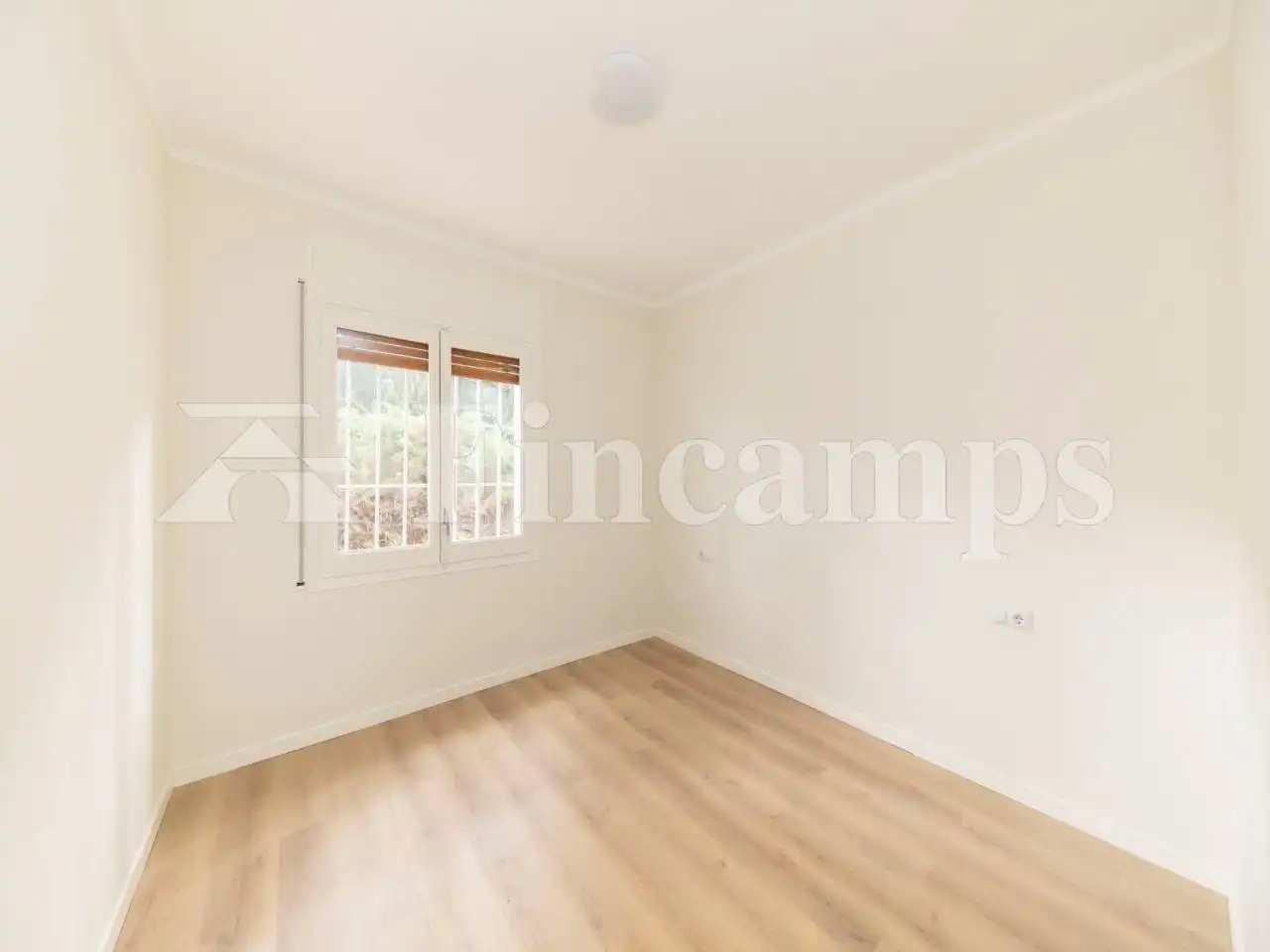 Dormitori de Casa o xalet en venda en Castellar del Vallès amb Jardí privat, Parquet i Terrassa