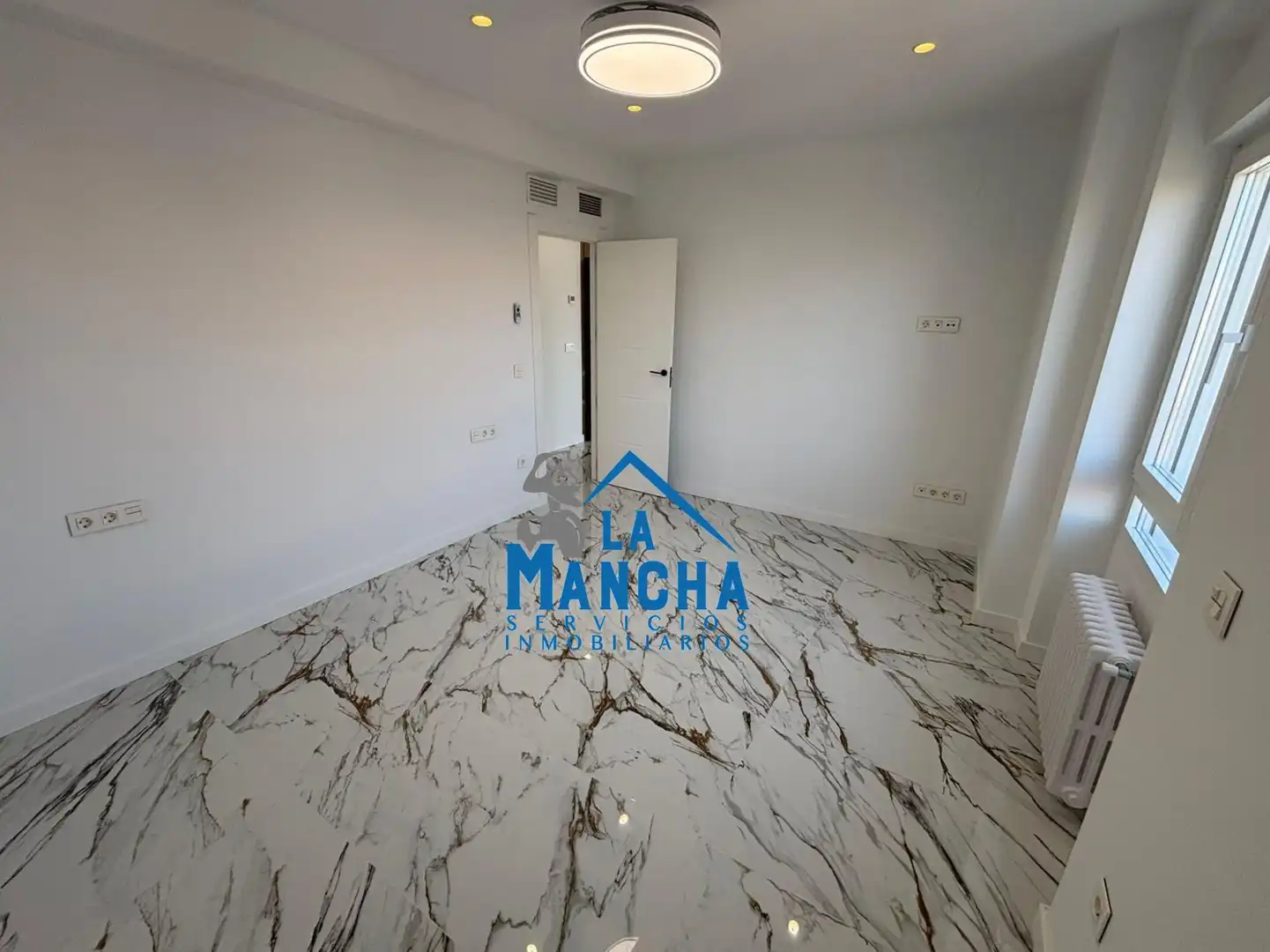 Piso en venta en Albacete con Calefacción, Amueblado y Balcón