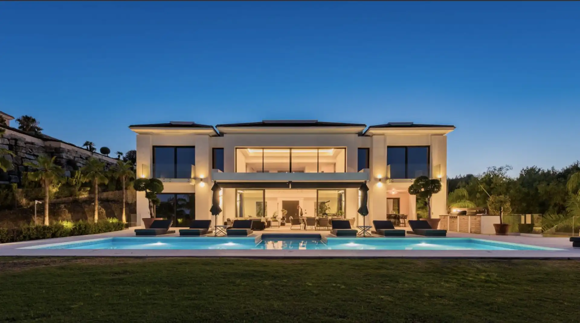 Chalet con piscina en venta en Benahavís pueblo