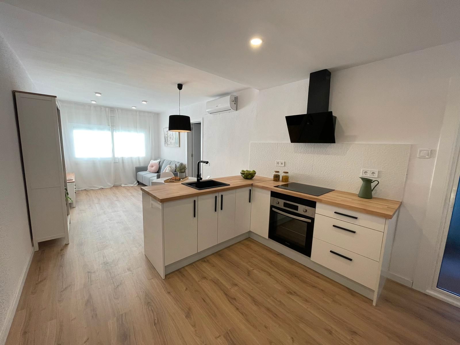 Cuina de Pis en venda en L'Hospitalet de Llobregat amb Aire condicionat, Calefacció i Parquet