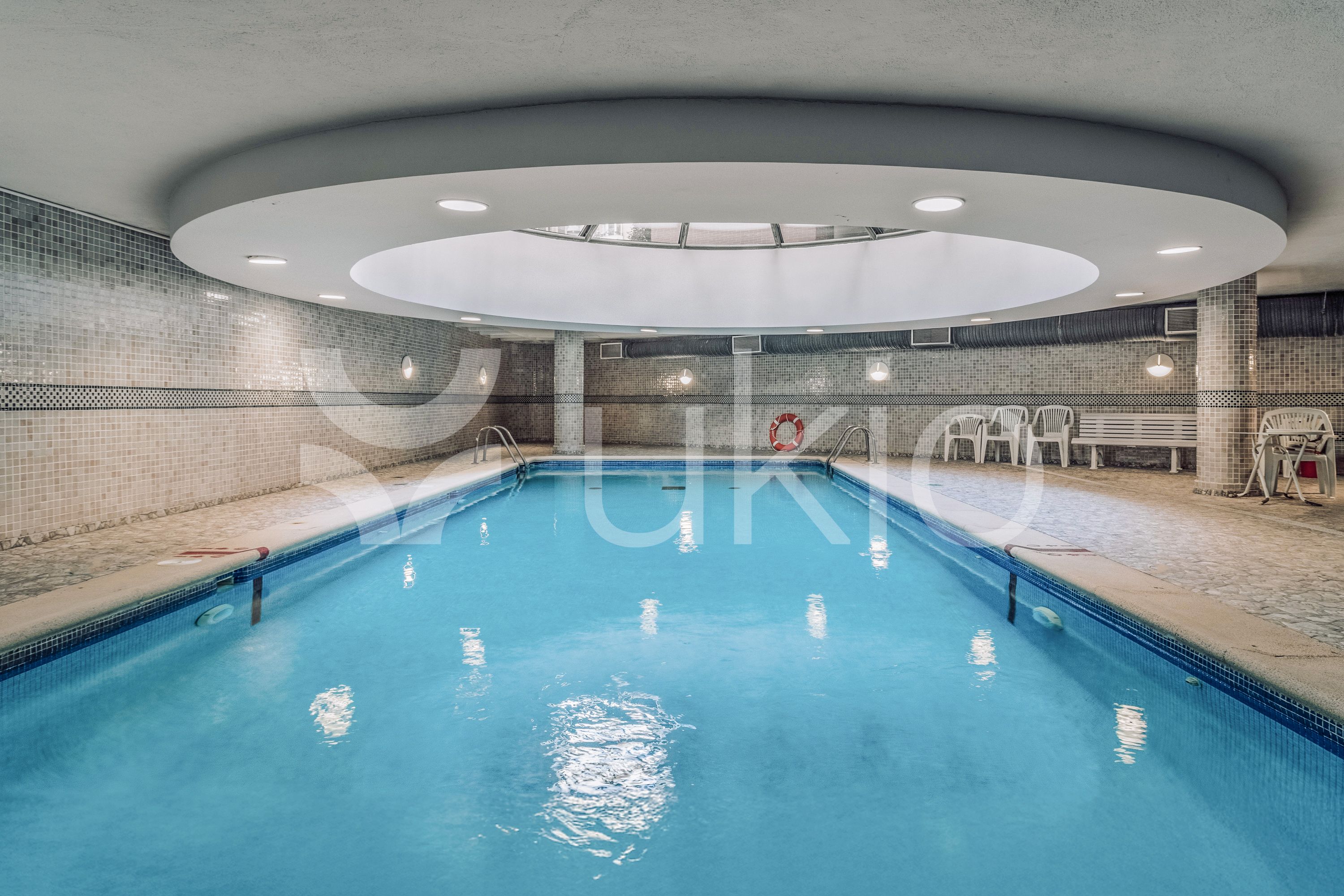 Piscina de Apartament de lloguer en  Madrid Capital amb Aire condicionat, Calefacció i Moblat