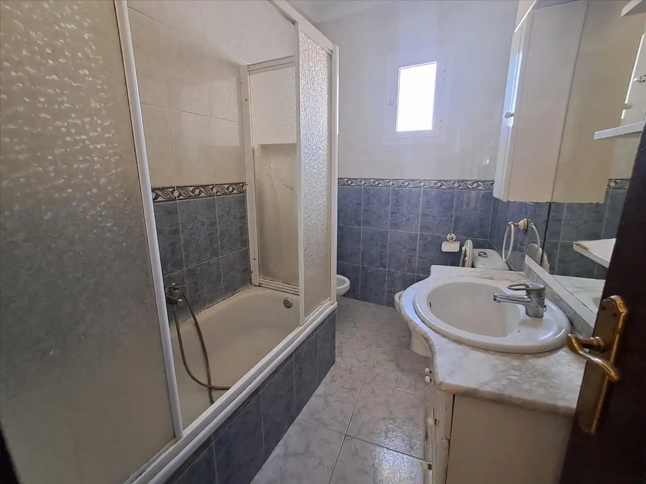 Badezimmer von Wohnung zum Verkauf in Puente Genil mit Balkon
