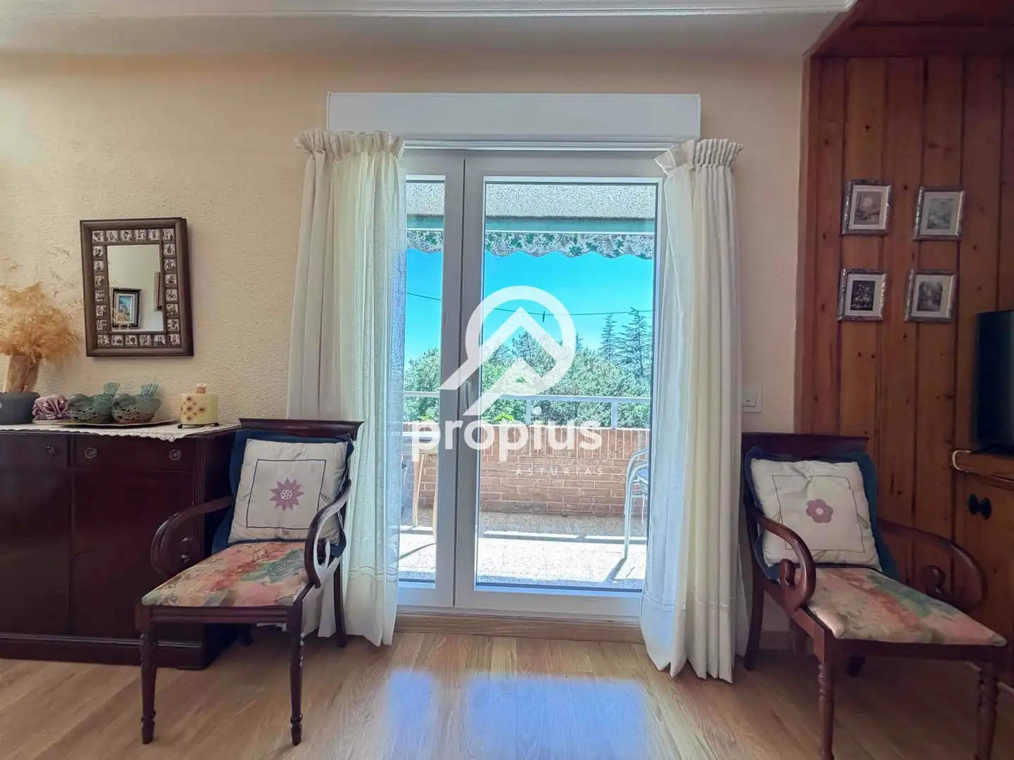 Sala de estar de Piso en venta en Hoyo de Manzanares con Calefacción, Parquet y Terraza