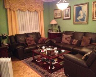 Living room of Flat for sale in  Sevilla Capital  with Air Conditioner, Heating and Private garden