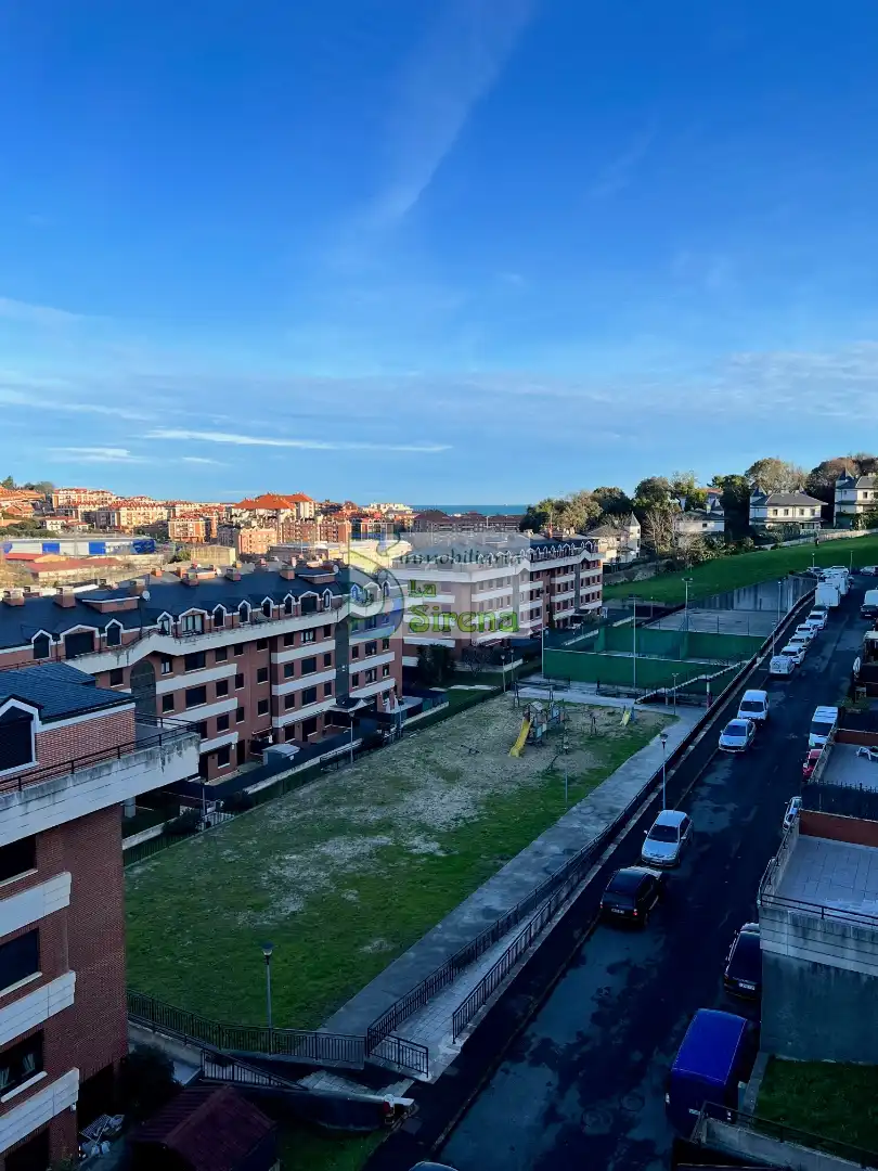 Außenansicht von Wohnung zum Verkauf in Castro-Urdiales mit Heizung, Privatgarten und Terrasse