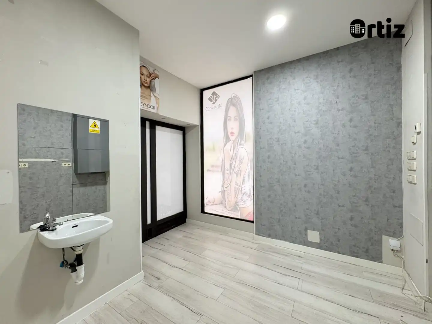 Baño de Local de alquiler en Torrejón de Ardoz con Aire acondicionado