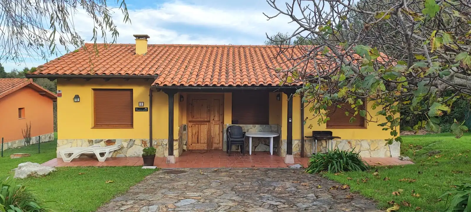 Außenansicht von Country house zum Verkauf in Llanes mit Heizung, Privatgarten und Terrasse