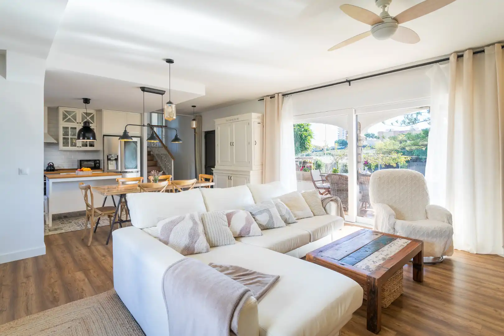 Sala d'estar de Casa o xalet de lloguer en El Campello amb Aire condicionat, Calefacció i Jardí privat