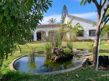 Villa mit Pool zum Verkauf in Avenida José Banús 32