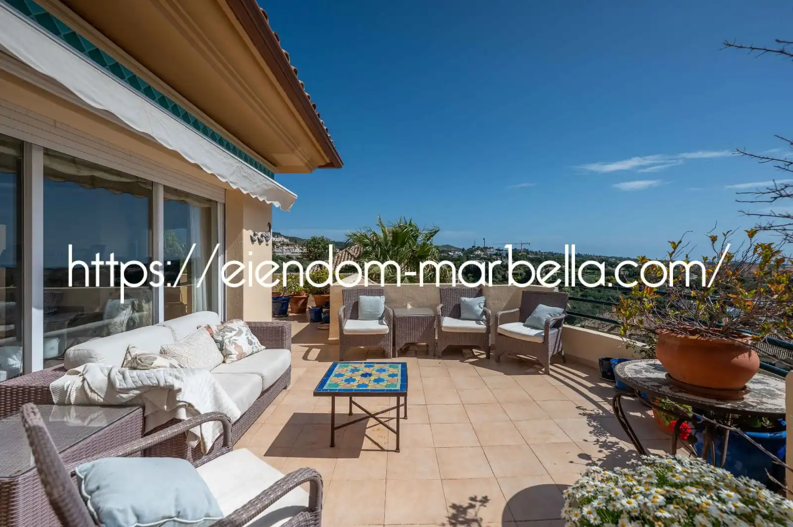 Terrasse von Maisonette zum Verkauf in Marbella mit Klimaanlage, Terrasse und Abstellraum