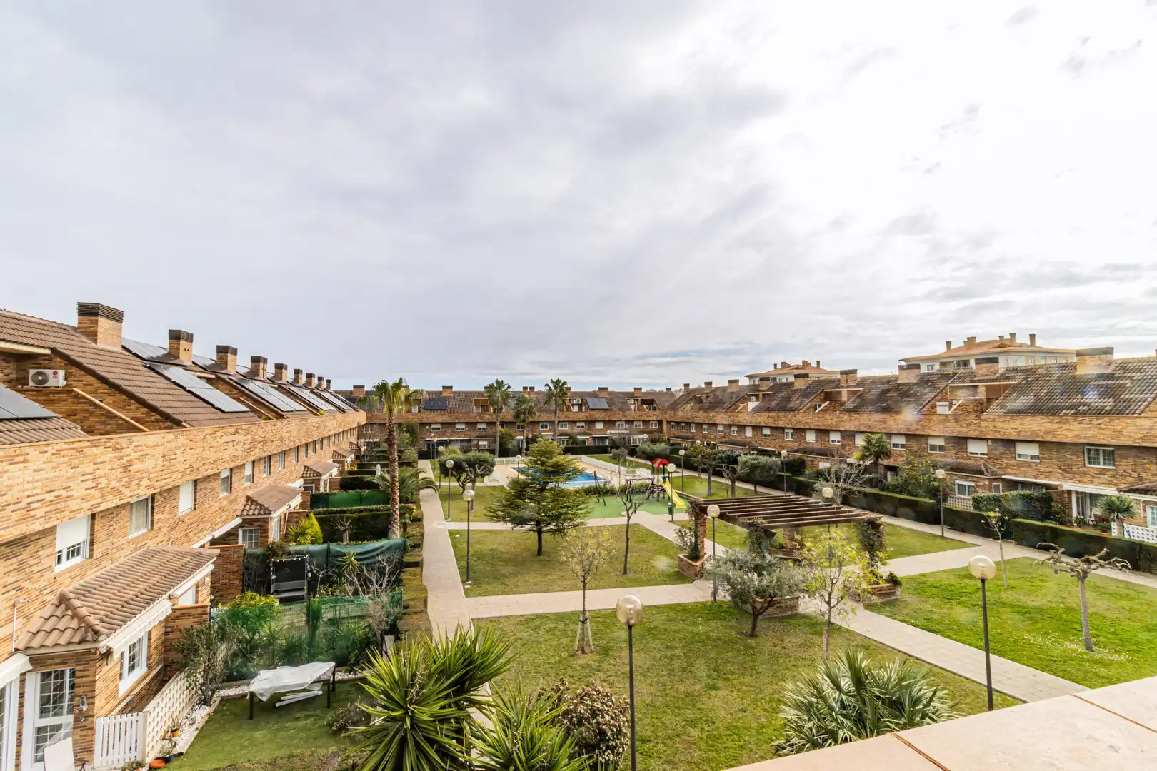 Casa adosada en venda a Calle Ibon de Ordiceto, Miralbueno