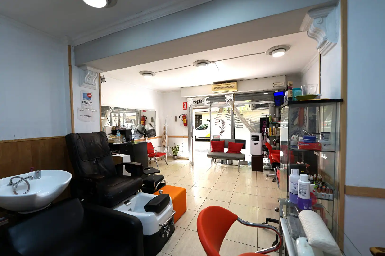Local comercial en traspàs a Carrer de Emilia Pardo Bazán 14, imagen 6