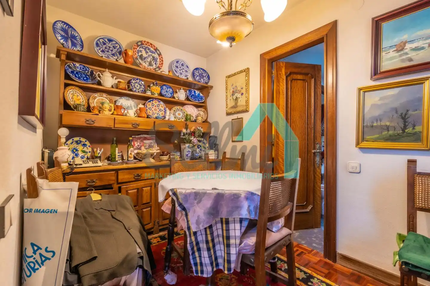 Cuina de Pis en venda en Oviedo  amb Calefacció, Parquet i Terrassa
