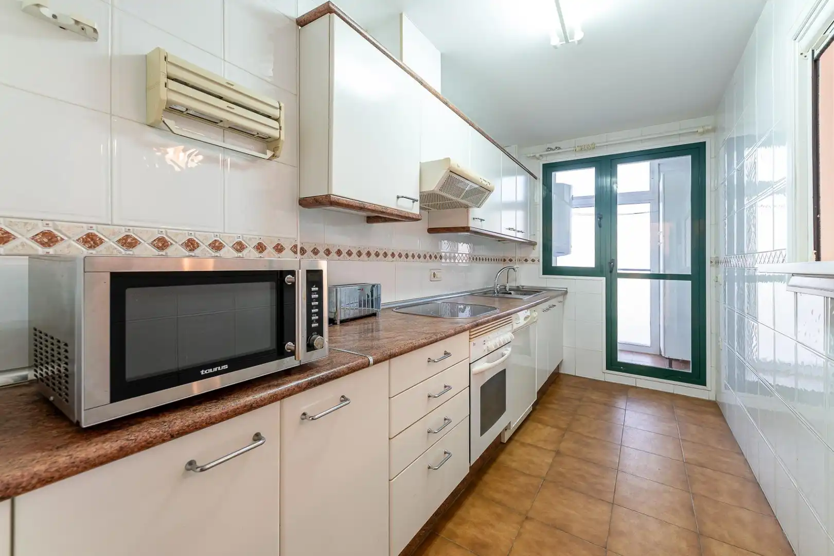 Cuina de Apartament en venda en Torremolinos amb Aire condicionat, Calefacció i Jardí privat