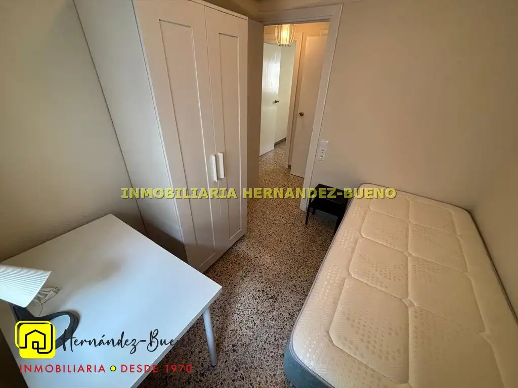 Schlafzimmer von Wohnung zur Miete in Salamanca mit Heizung, Möbliert und Balkon
