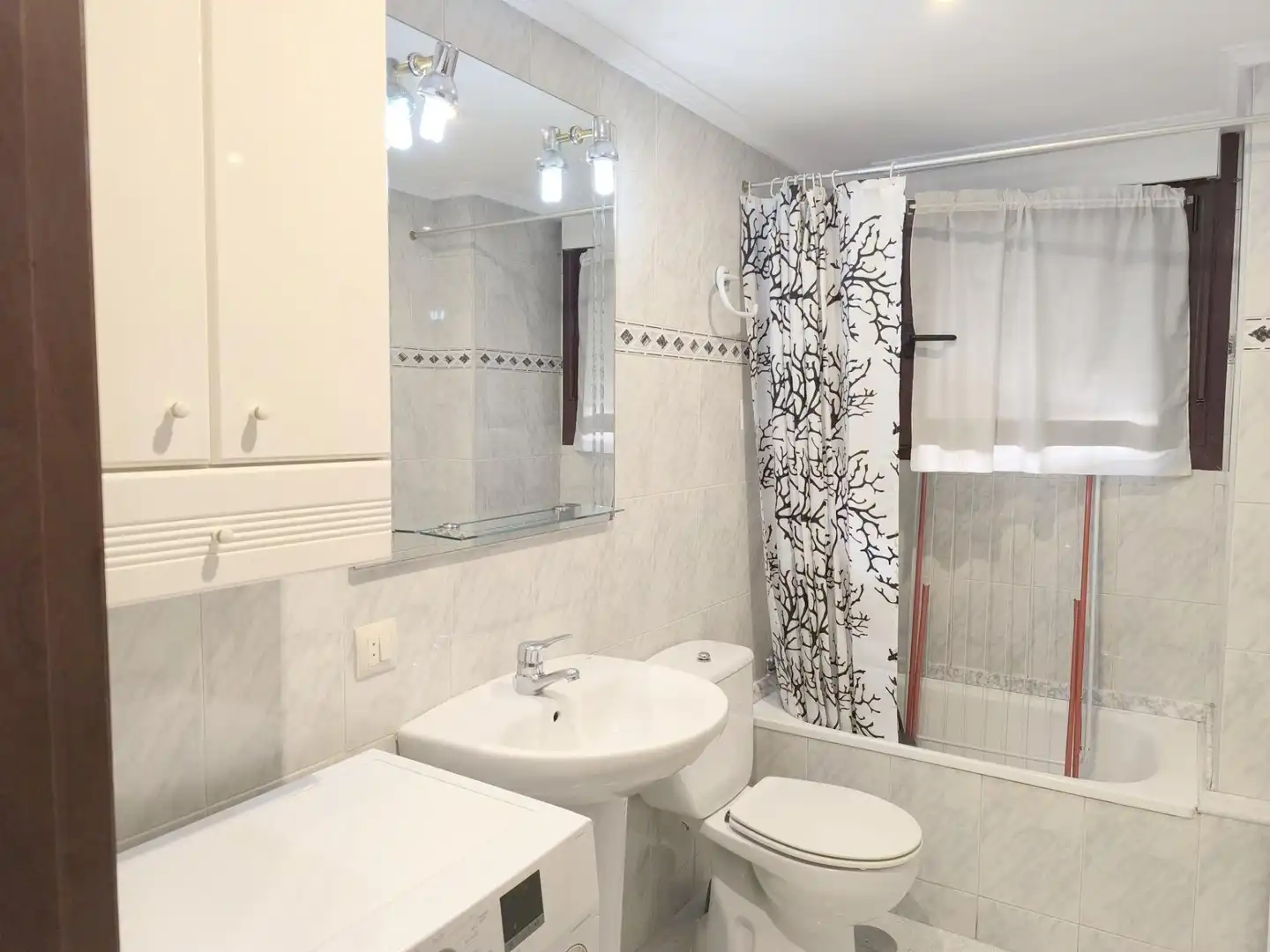 Badezimmer von Wohnungen zur Miete in Oviedo  mit Möbliert
