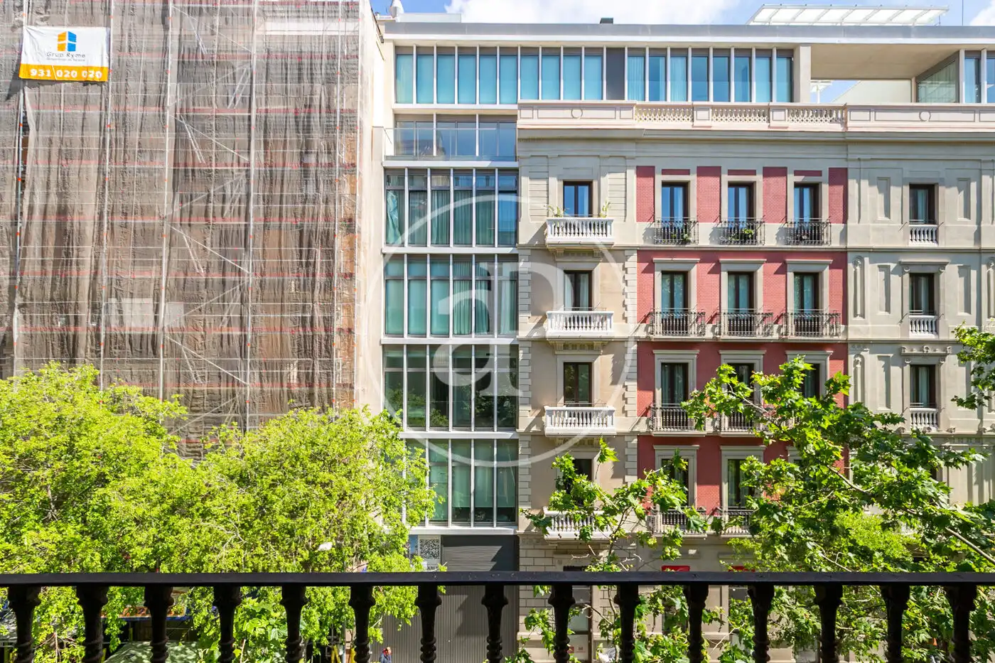 Vista exterior de Piso en venta en Barcelona con Calefacción y Balcón