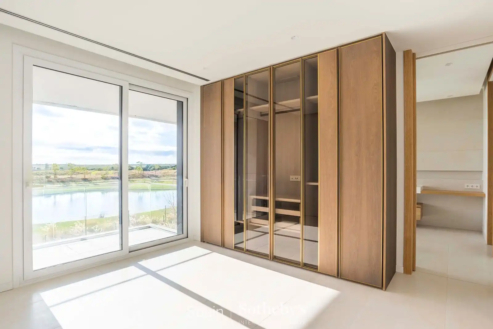 Dormitori de Apartament de lloguer en Pozuelo de Alarcón amb Aire condicionat, Calefacció i Jardí privat