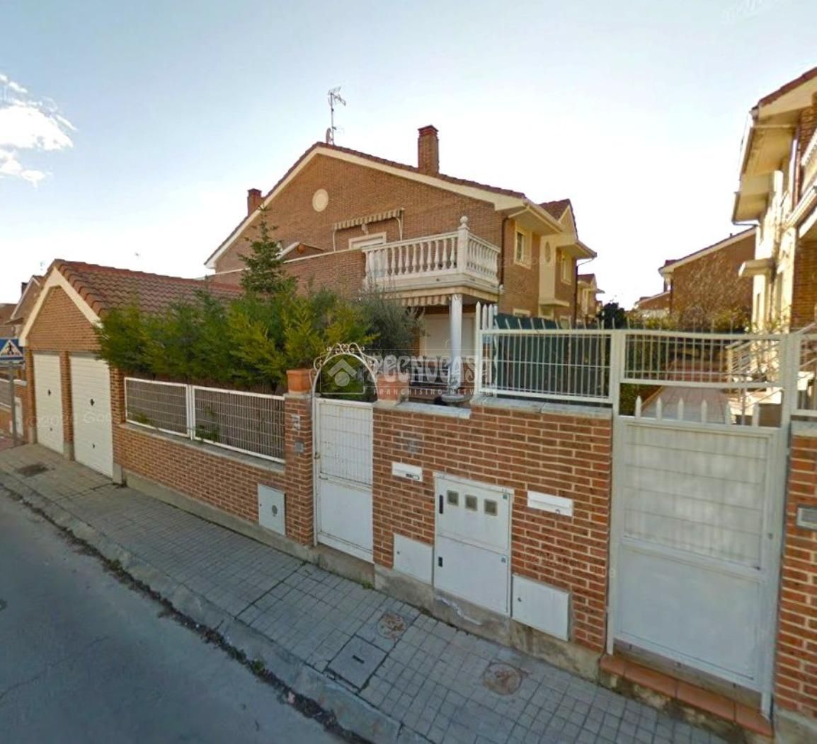Casa adosada en venta en Los Santos de la Humosa