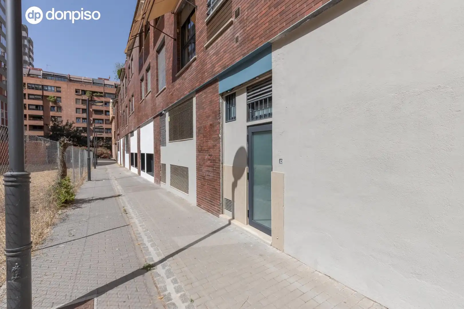 Vista exterior de Dúplex en venda en Granada amb Aire condicionat, Calefacció i Traster