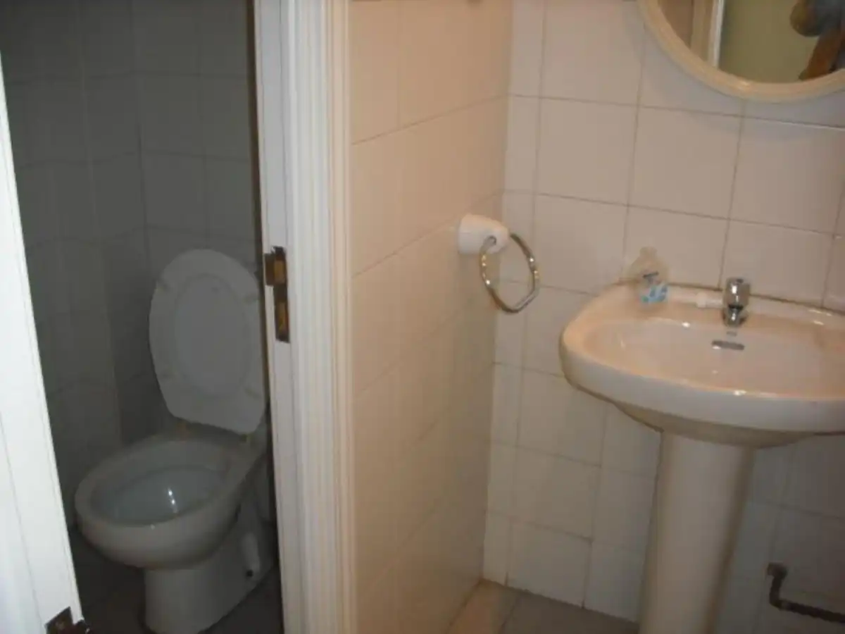 Badezimmer von Geschaftsraum zur Miete in Alcalá de Henares