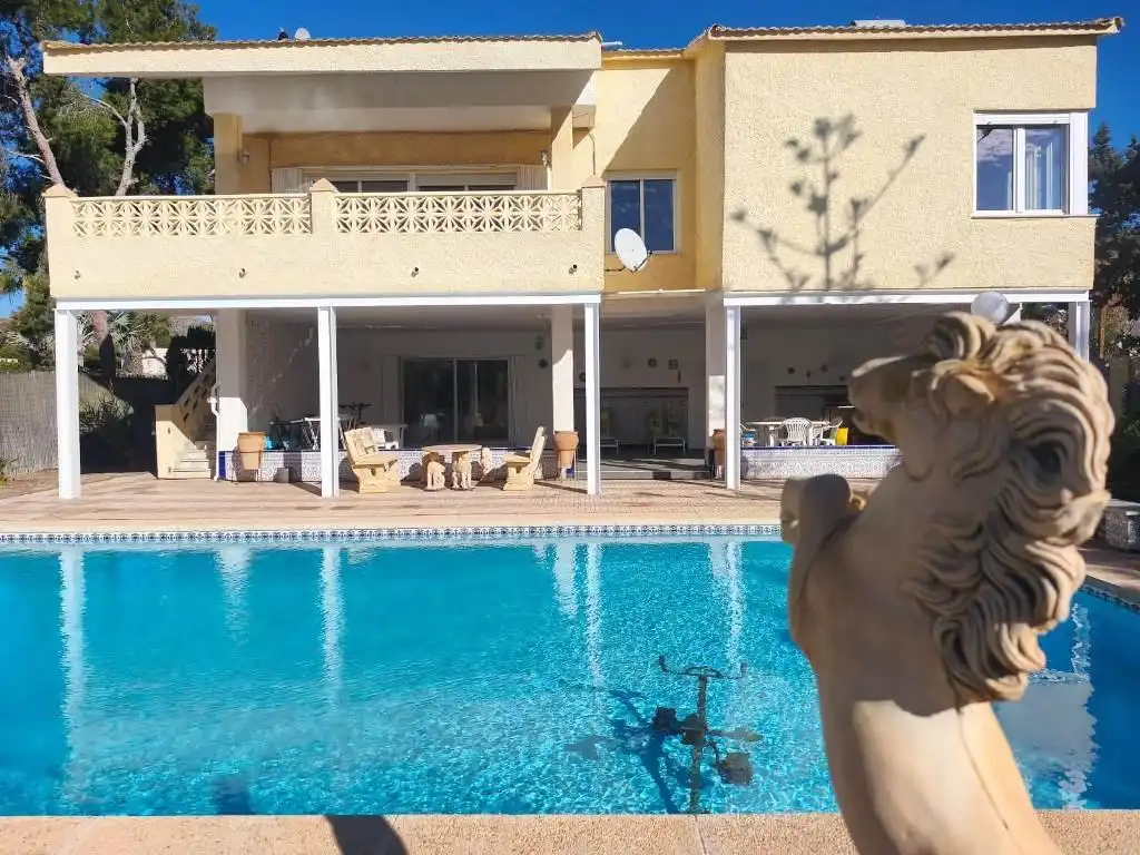 Schwimmbecken von Haus oder Chalet zum Verkauf in Cartagena mit Klimaanlage, Heizung und Privatgarten
