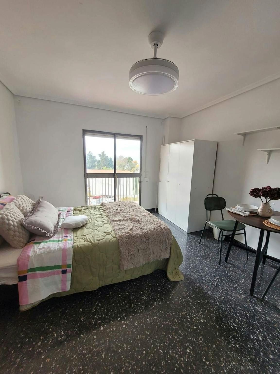 Bedroom of Flat to share in  Valencia Capital  with Furnished and Washing machine