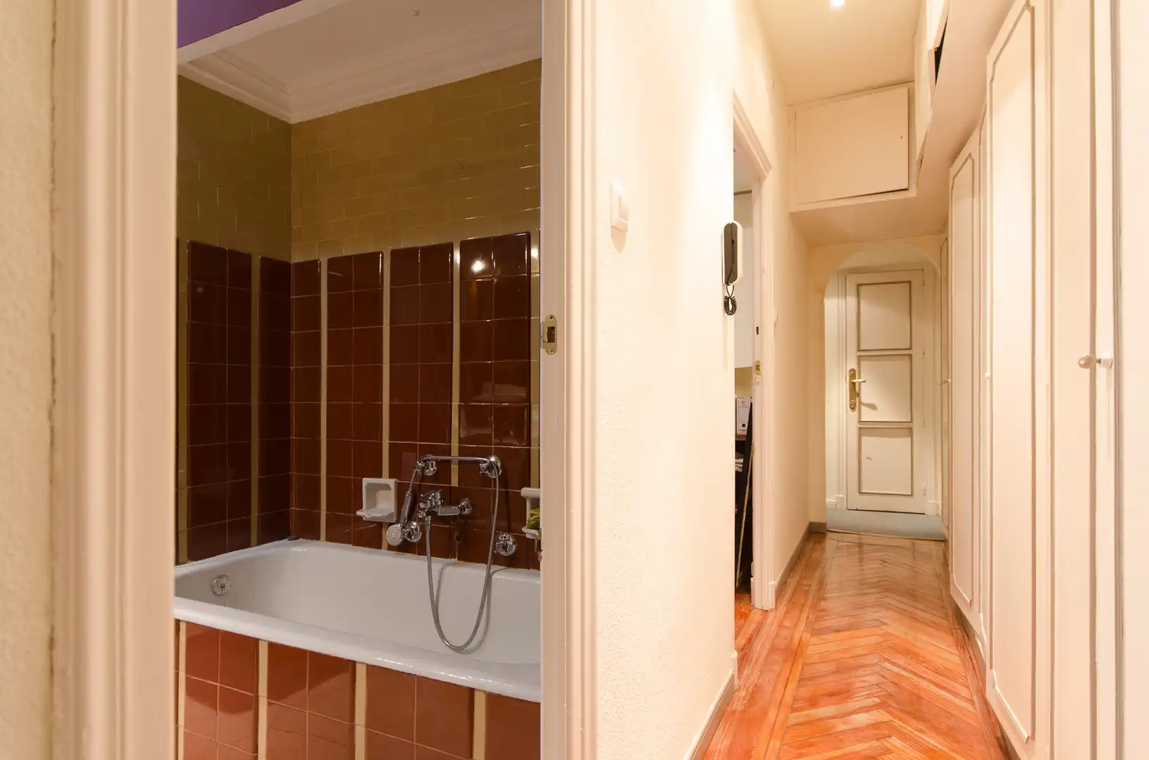 Bathroom of Office for rent in Madrid  with Air Conditioner and Heating