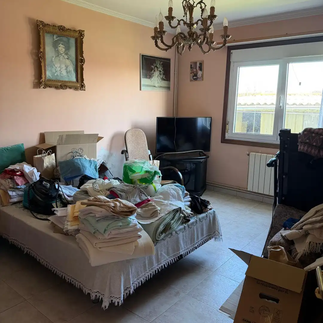 Sala d'estar de Casa o xalet en venda en Carballo amb Calefacció, Jardí privat i Moblat