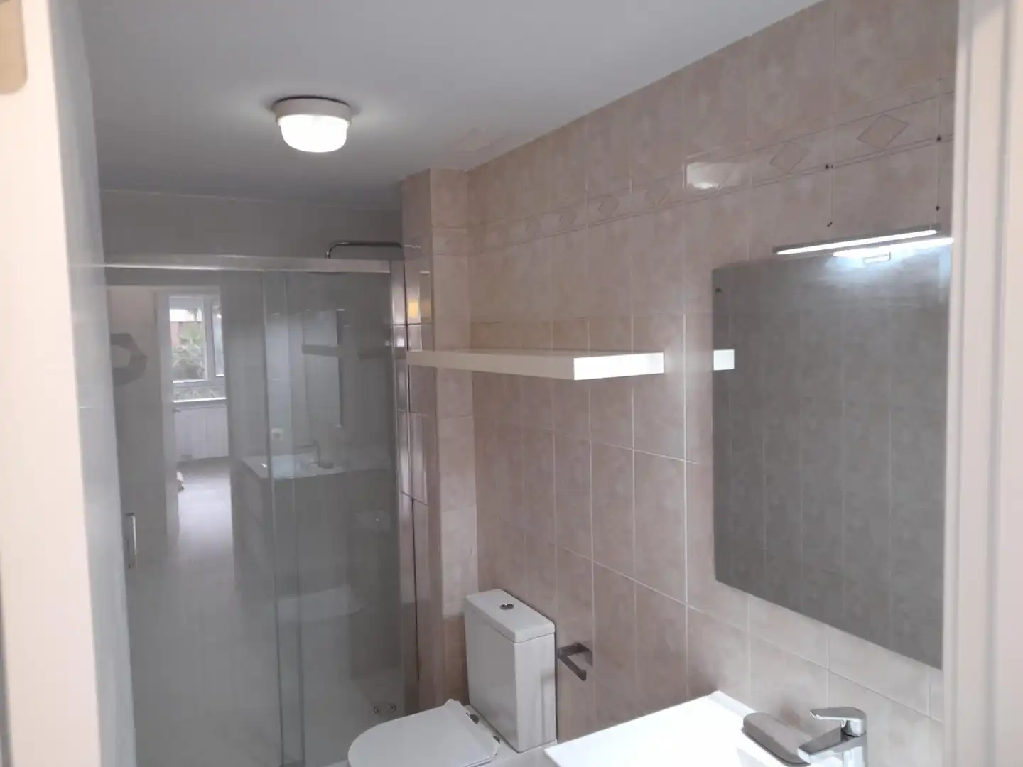 Badezimmer von Wohnungen zum Verkauf in Cáceres