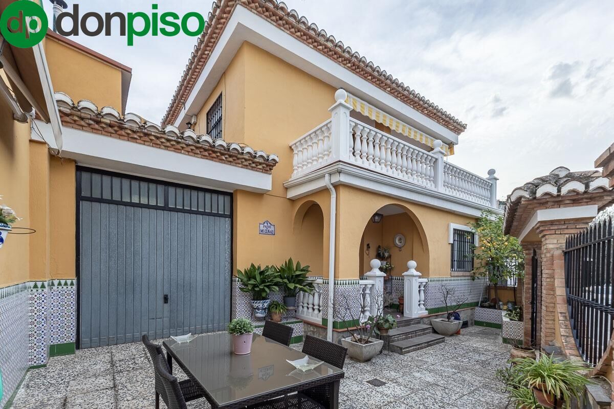 Außenansicht von Haus oder Chalet zum Verkauf in  Granada Capital mit Klimaanlage, Terrasse und Möbliert