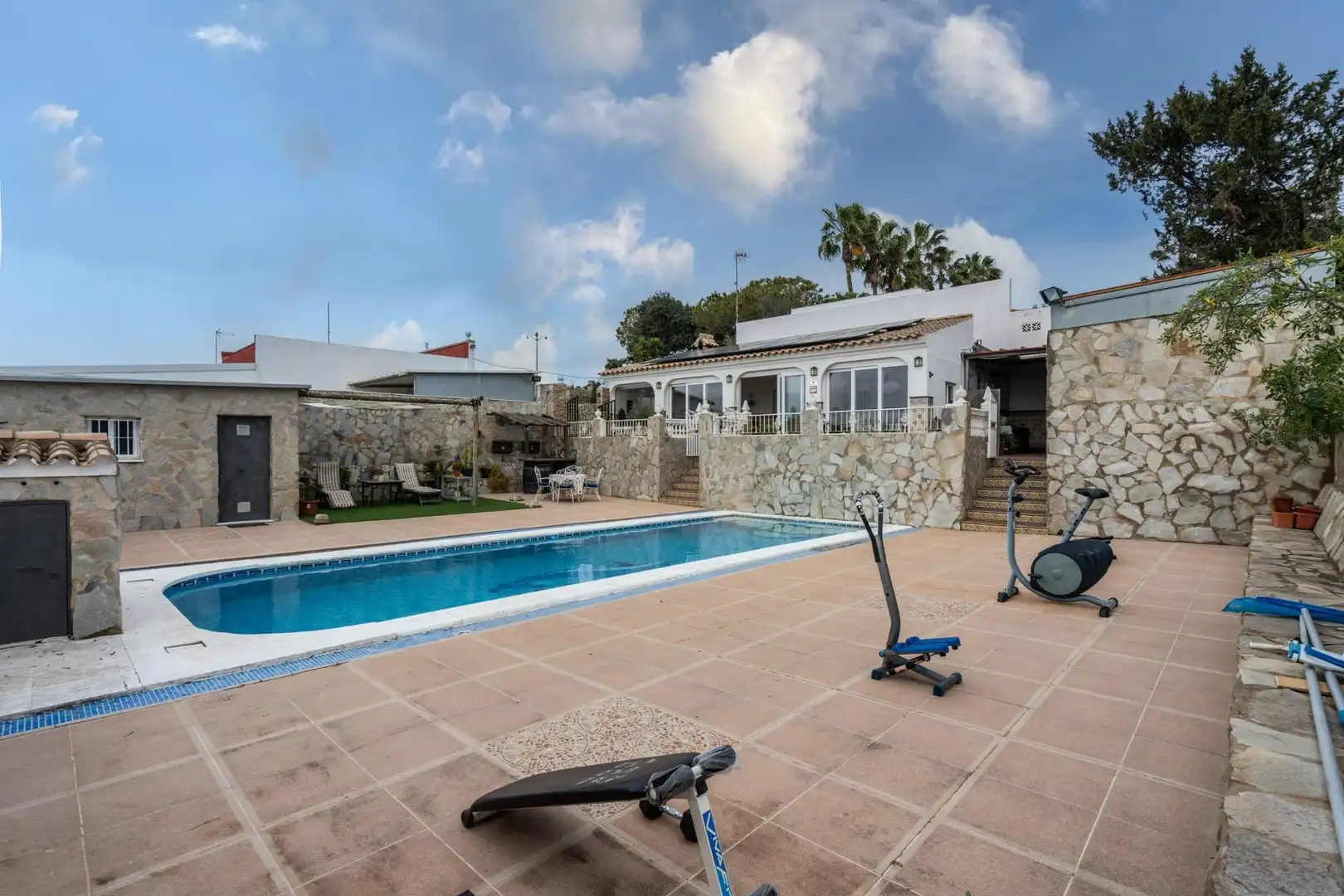 Piscina de Casa o chalet en venta en Chiclana de la Frontera con Aire acondicionado, Calefacción y Jardín privado