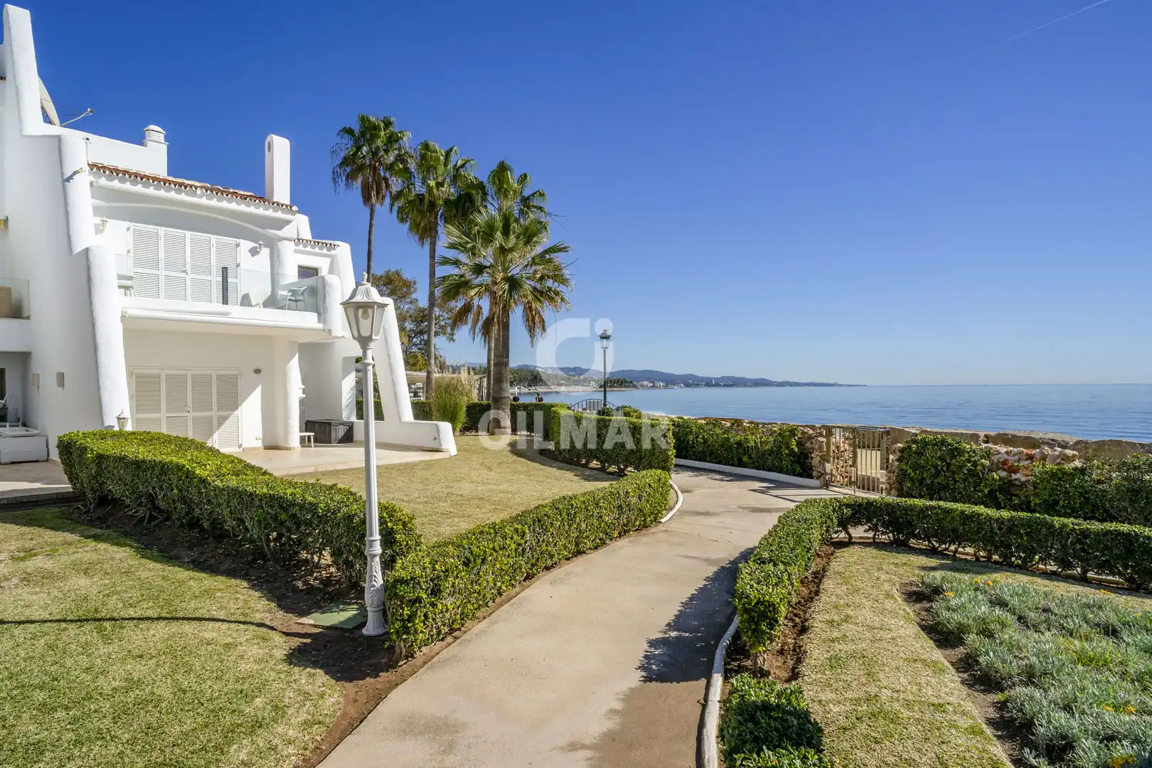 Außenansicht von Einfamilien-Reihenhaus zum Verkauf in Marbella mit Heizung, Privatgarten und Schwimmbad